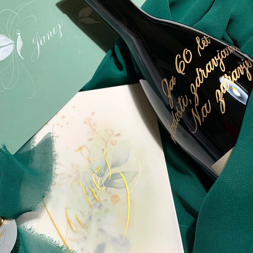 Vinska steklenica za darilo - ročno gravirana Steklenica z voščilom za rojstni dan - Unikatno darilo s personalizacijo