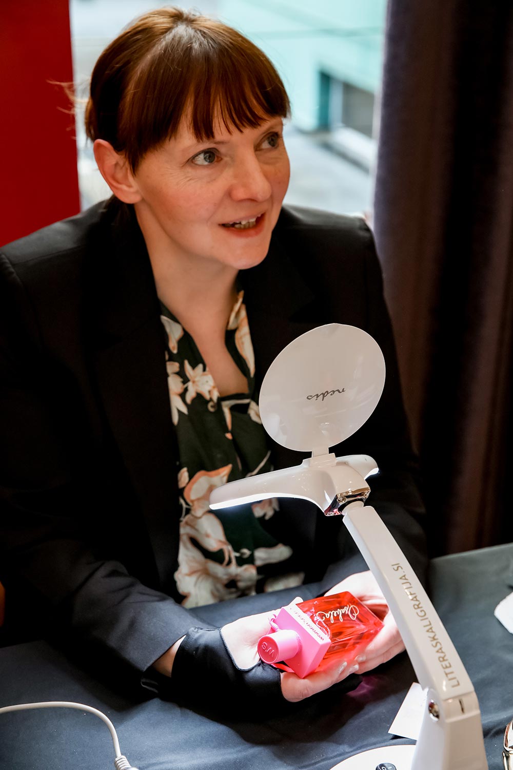 Graviranje s kaligrafijo na vaš najljubši parfum - Slika 10