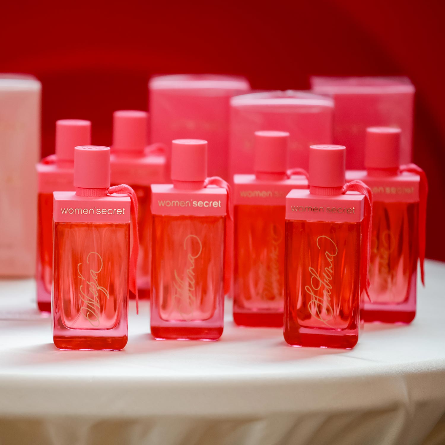 Graviranje s kaligrafijo na vaš najljubši parfum - Slika 4