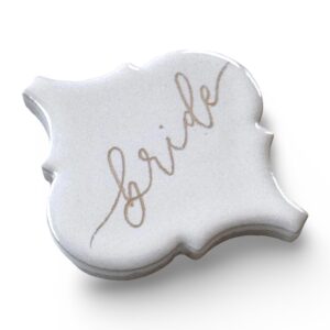 Nevesta - ploščica z imenom za sedežni red in darilo